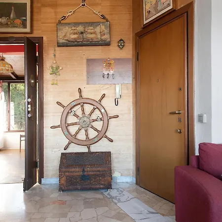 アパート L'attico Con Terrazza Vista ラヴェーノ・モンベッロ