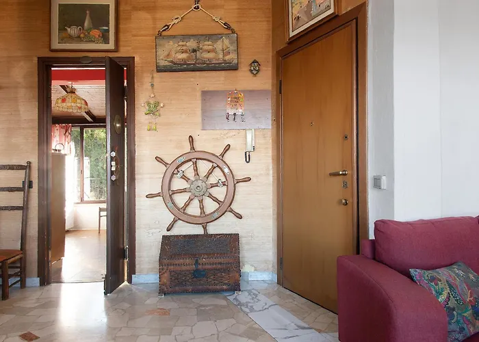 アパート L'attico Con Terrazza Vista ラヴェーノ・モンベッロ