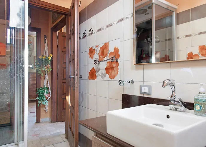 L'attico Con Terrazza Vista 아파트 라베노-몸벨로