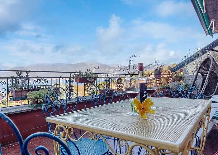 아파트 L'attico Con Terrazza Vista